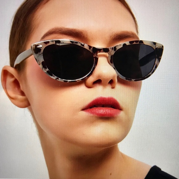 Blue Mandala Accessories - 🕶Sophisticated Cat Eye Sunglasses 🕶